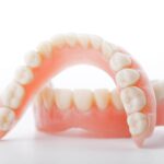 Sonhar com Dentadura Bicho